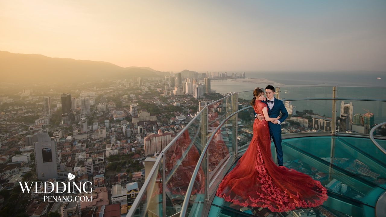Pre-Wedding Photoshoot At Penang Tallest Building – Gravityz & Rainbow Walk, Komtar